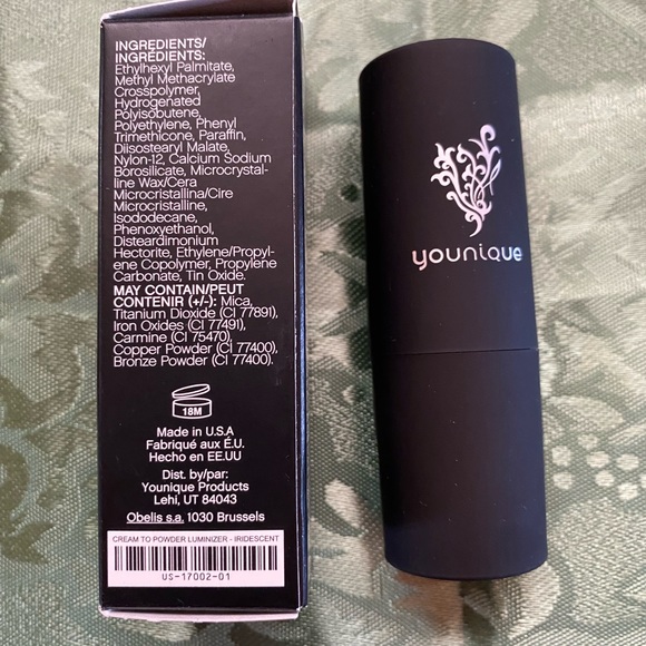 Younique Touch a la mode Luminizer - Picture 4 of 5